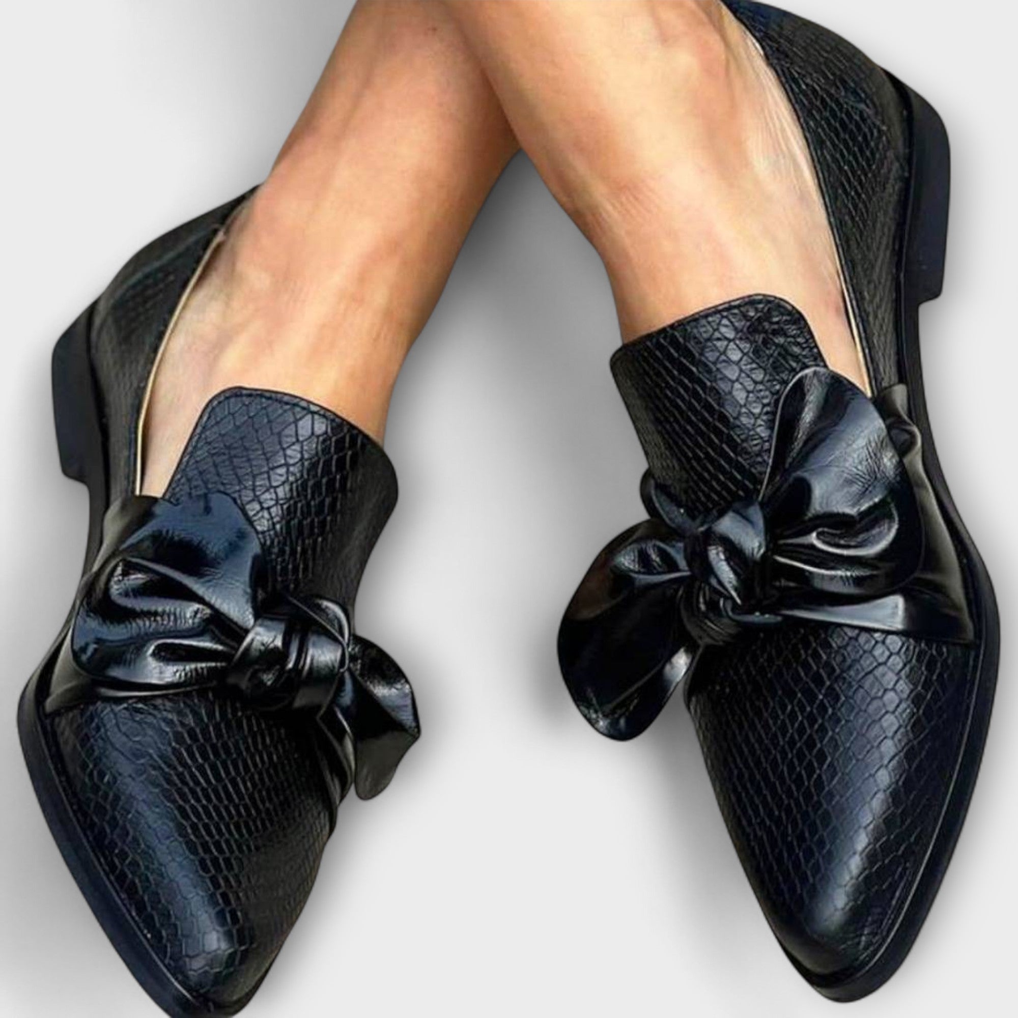 Claudia - Loafer z detajlom na pentljo
