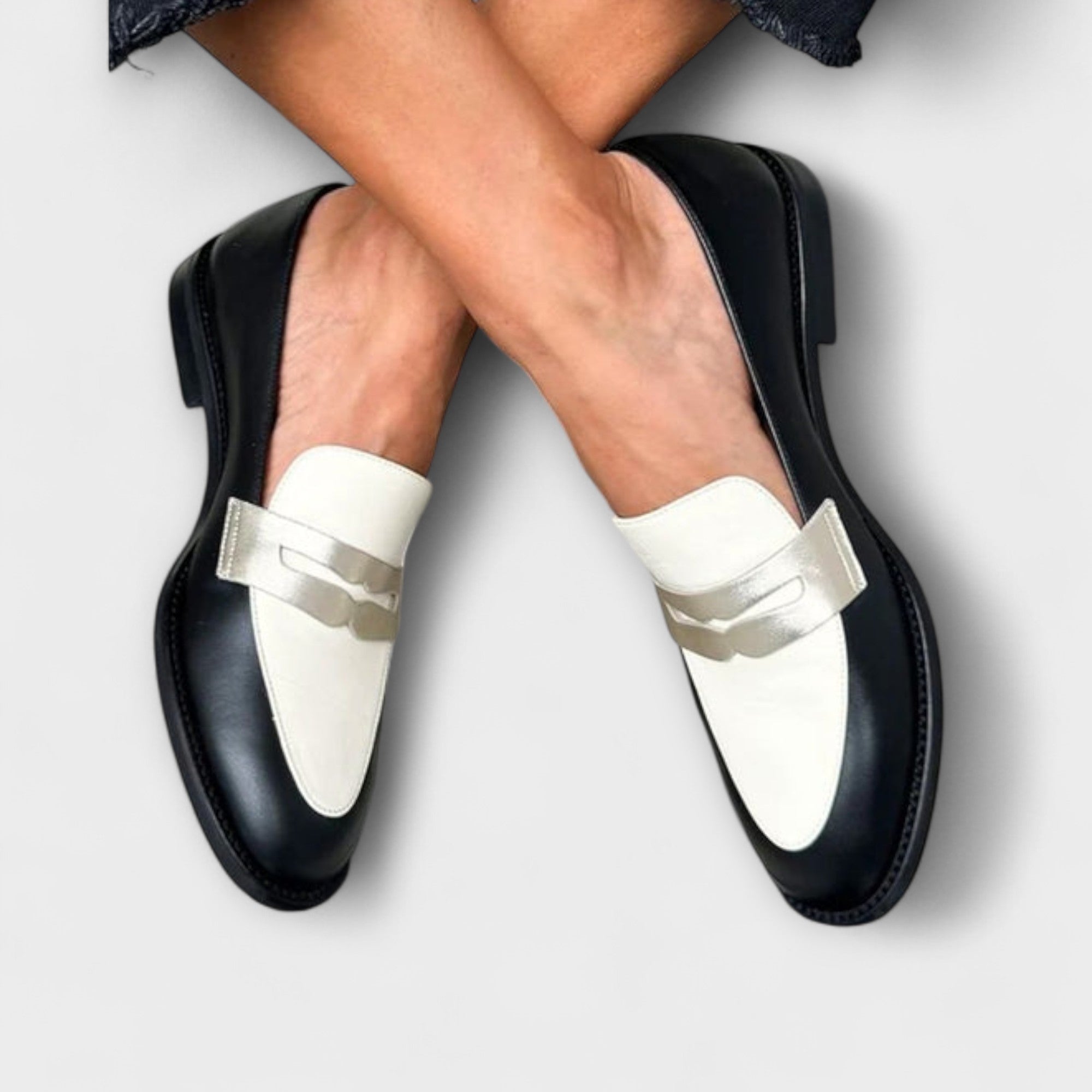 Xara – Črne Loafers z Metalenim Sijajem
