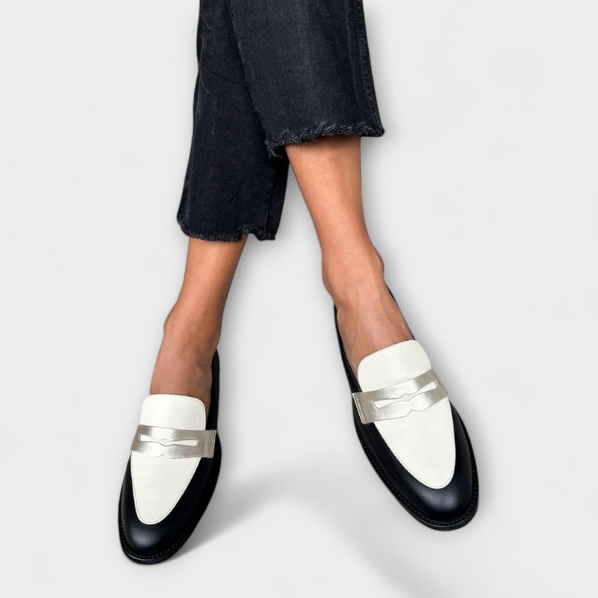 Xara – Črne Loafers z Metalenim Sijajem
