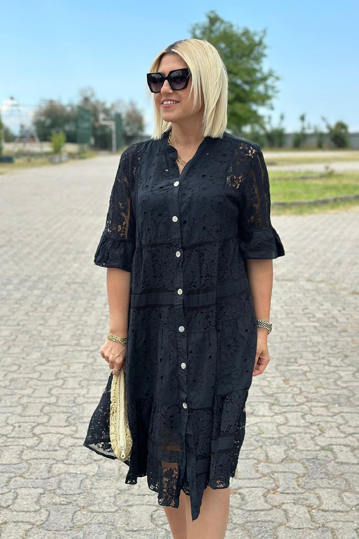 Mirelle – Časovno neomejena obleka z rafiniranimi detajli