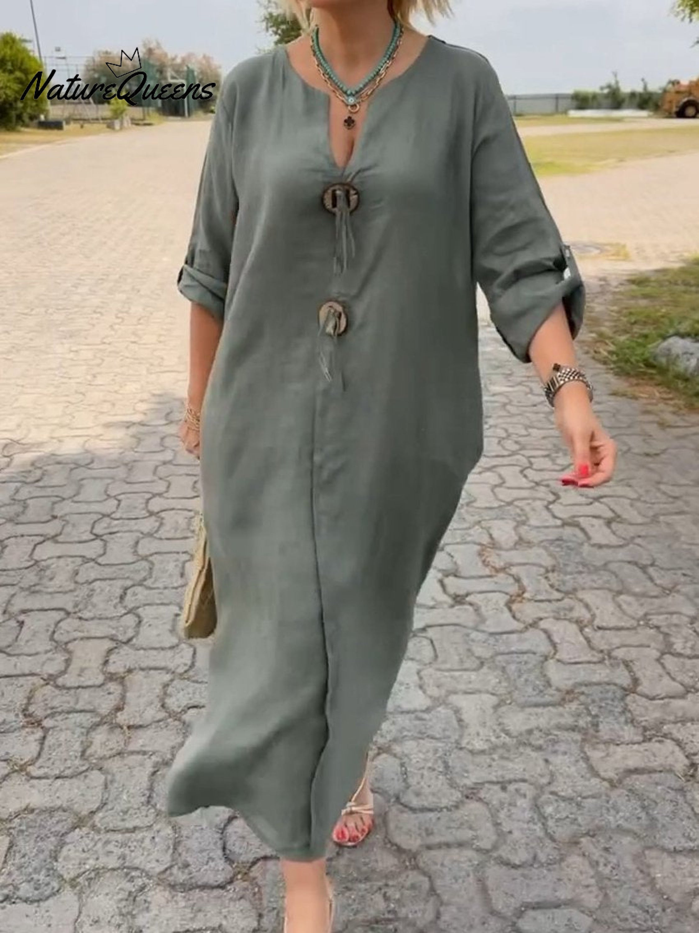 Noor – Dolga obleka z lesenimi detajli in širokimi rokavi